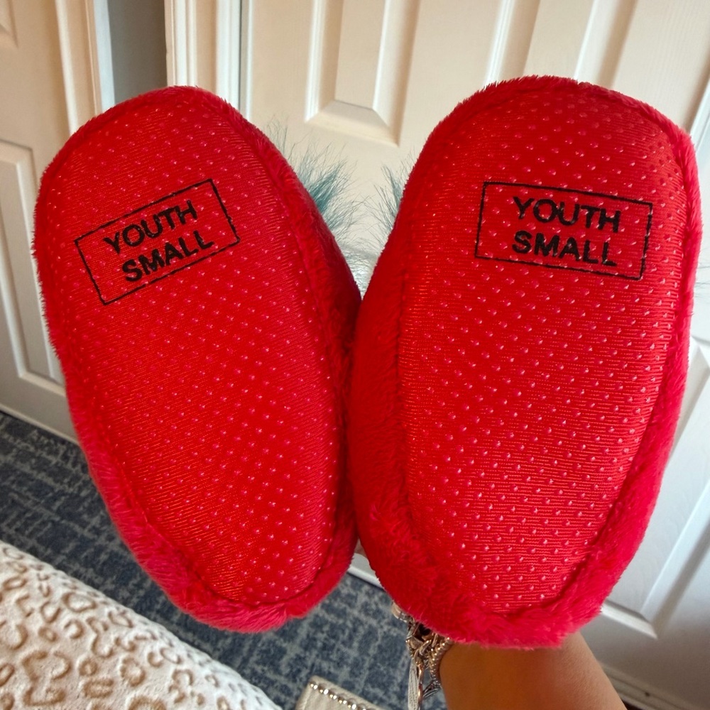 Dr. Seuss Vibrant Red Slippers Universal Studios 
Size: Youth (Small) - Picture 4 of 8